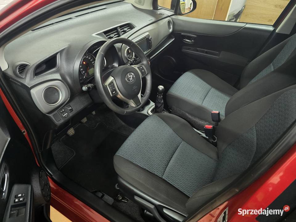 Toyota Yaris 133 VVTi 99 87 piękny kolor bordo Karczew