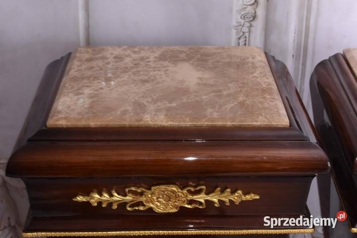 Dwa Postumenty Intarsjowane z Malunkami Kolumny Kraków