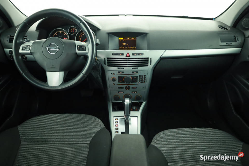 Opel Astra 19 CDTI światła przeciwmgielne