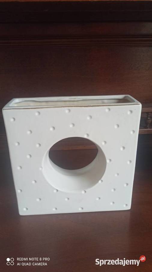 Wazon w ciepłym odcieniu bieli Porcelana i szkło Gdańsk