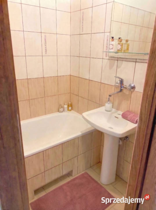 Przestronna kawalerka z piwnicą Rok budowy 1957 Warszawa