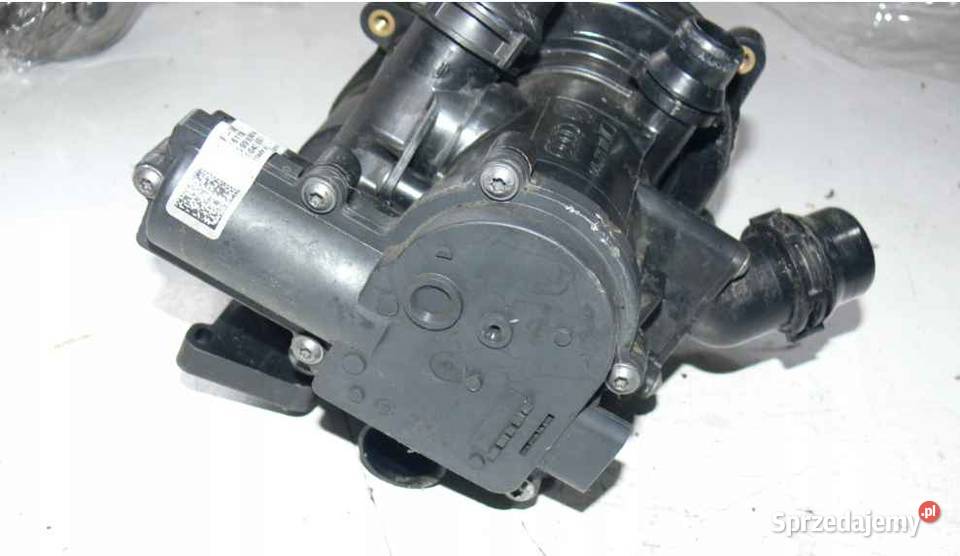 AUDI VOLKSWAGEN OBUDOWA TERMOSTATU 06L121111H osobowe Wielkie Drogi