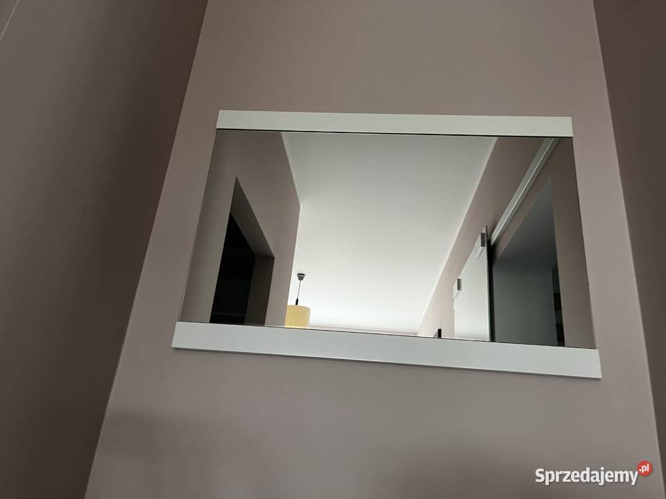 Lustro z białymi listwamipołysk Kołobrzeg