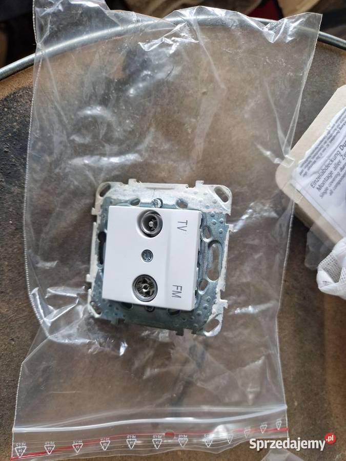 Scheneider Unica Plus gniazdko antenowe Radio TV Słupca