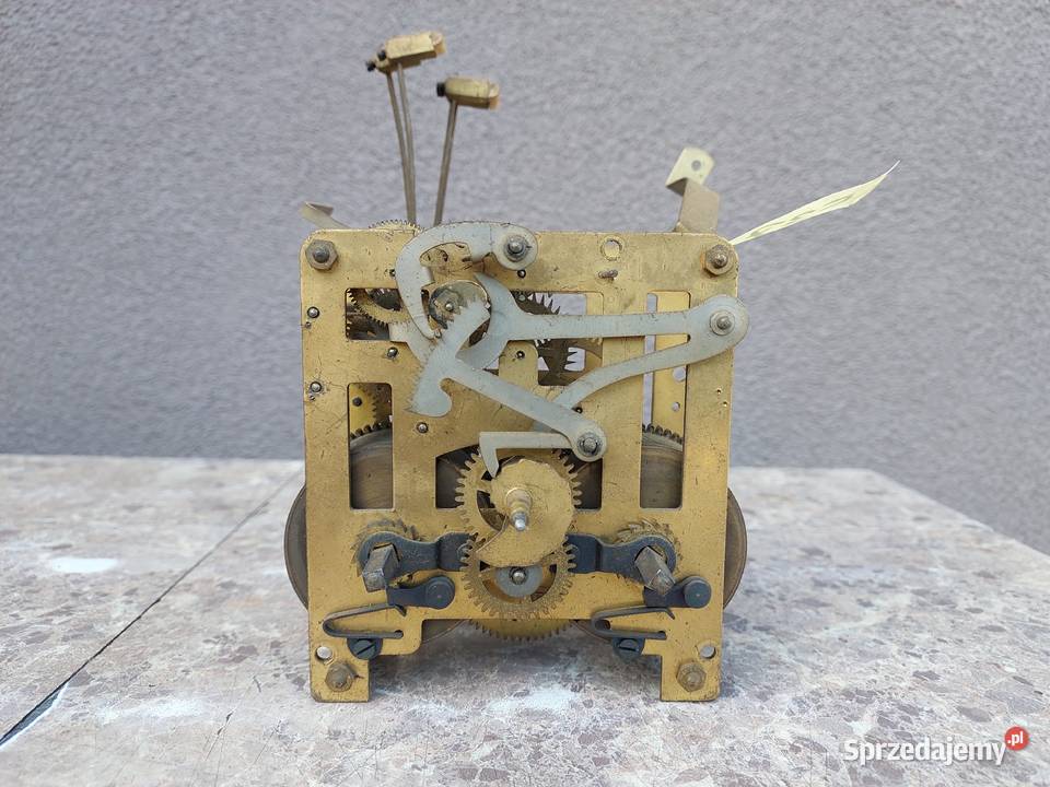 637 Mechanizm starego zegara ściennego cztery