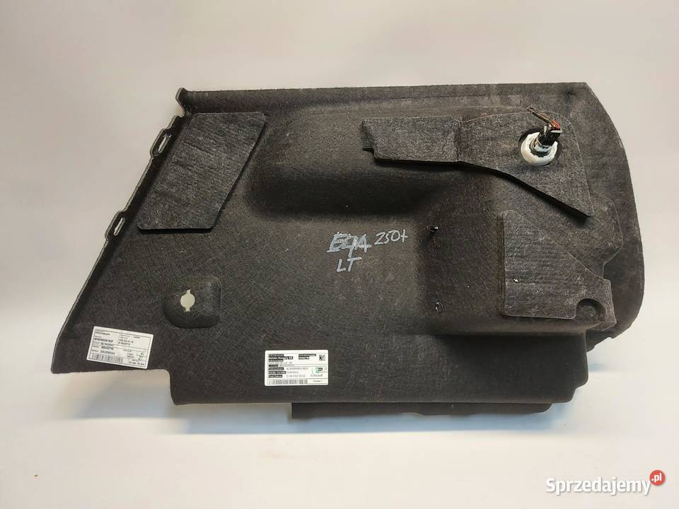 Mercedes EQA 250 W243 TAPICERKA BOCZEK BAGAŹNIKA Wyposażenie wnętrza