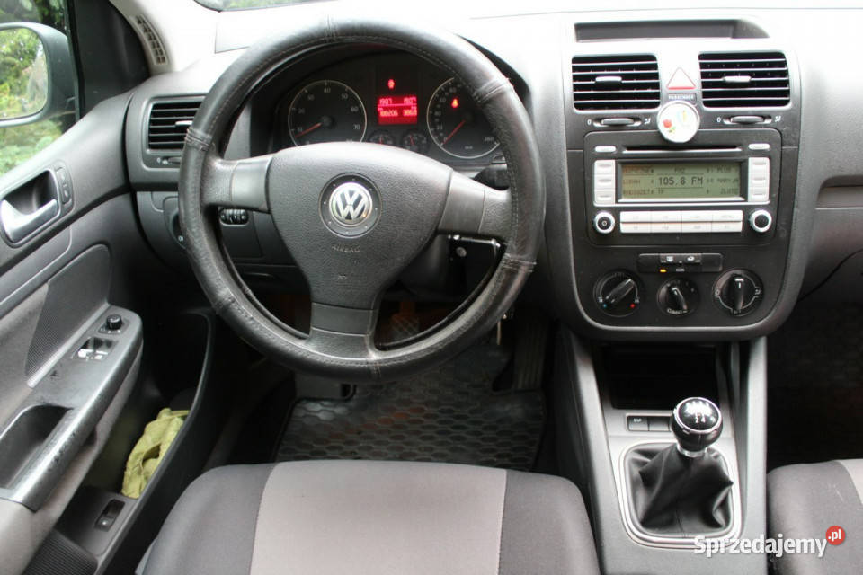 Volkswagen Golf 16 MPI 102 188 5 drzwiowy niebieski Golf Lubań