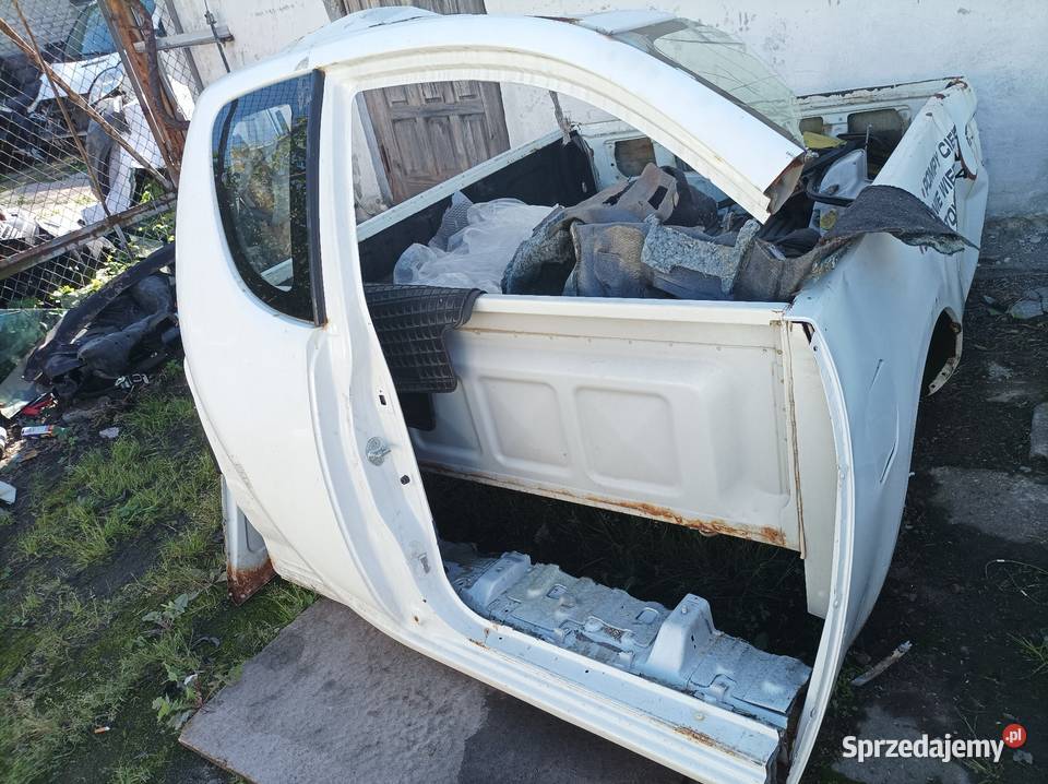 Mitsubishi L200 błotnik tylny prawy z progiem Lublin