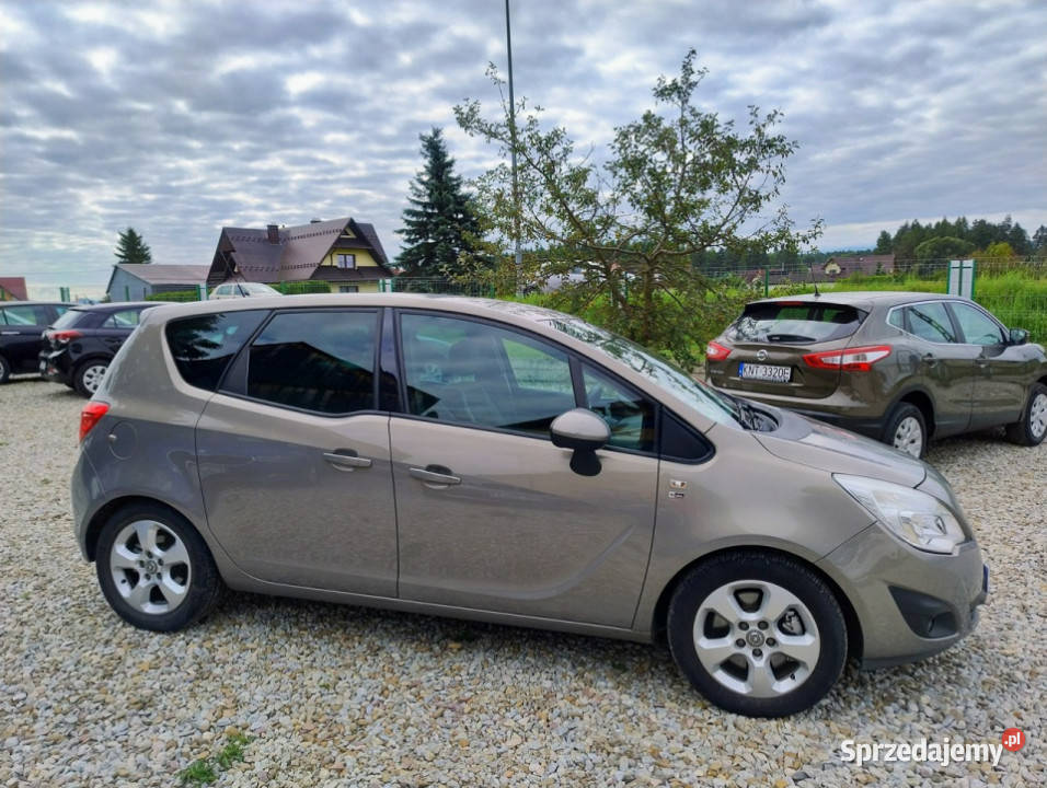 Opel Meriva 14 T120 I 20022010 światła przeciwmgielne Harklowa sprzedam