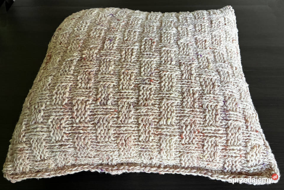Dekoracyjna poduszka robiona na drutach z owczej Łódź sprzedam