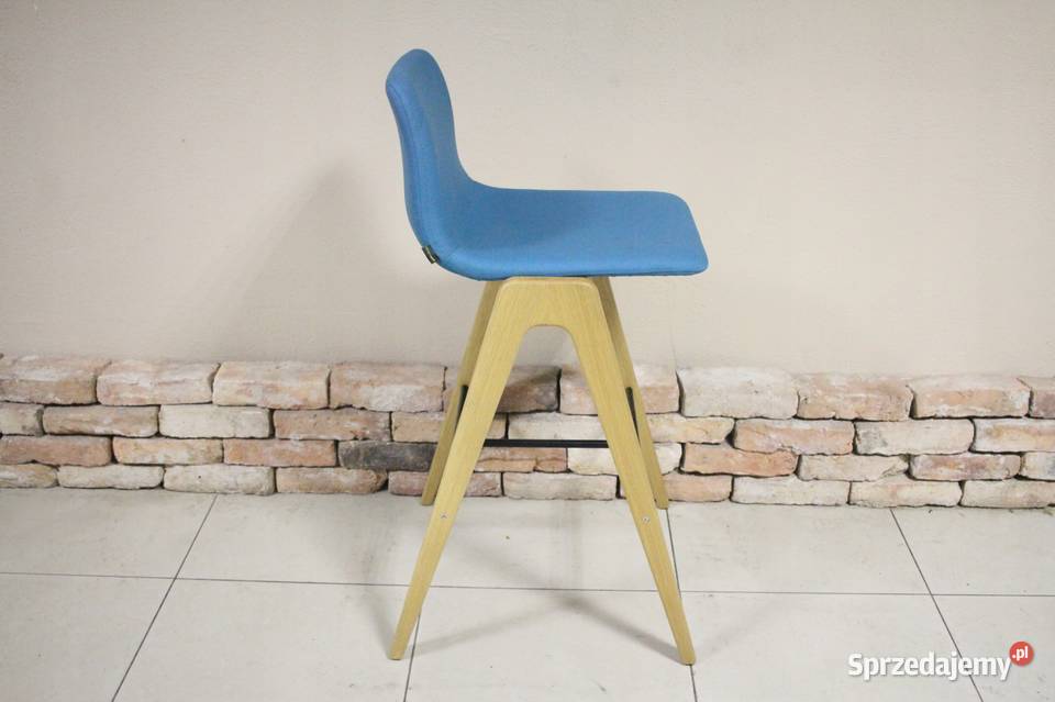 Piękne hokery Naughtone Góra