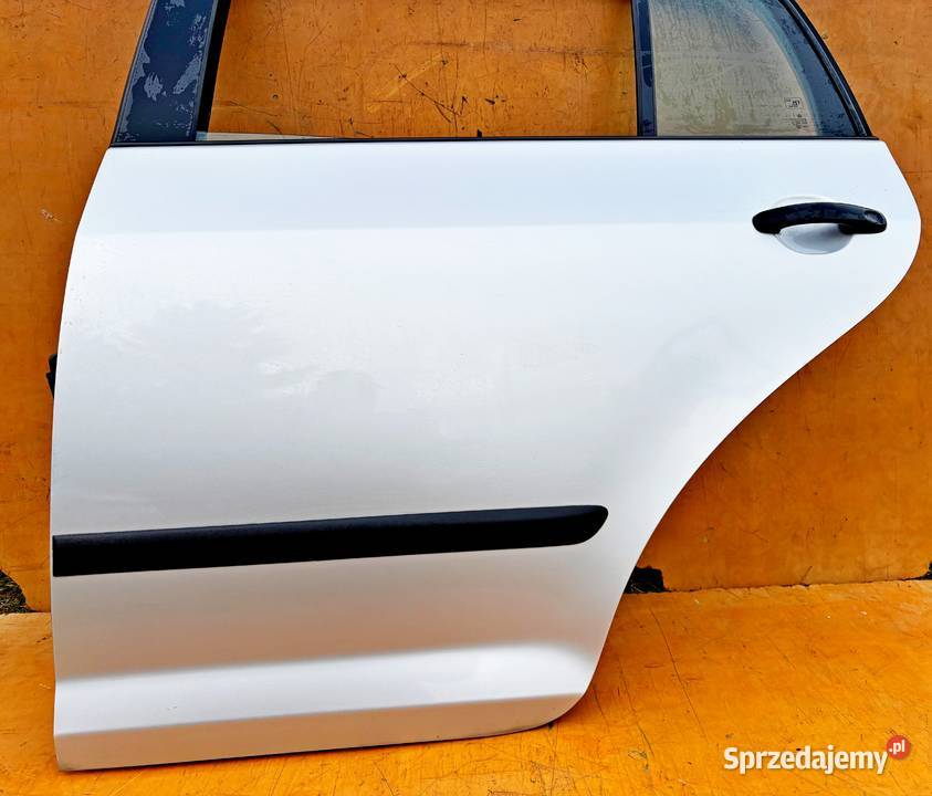 VW GOLF V PLUS 08r DRZWI LEWE TYŁ KOLOR LA7W Radom