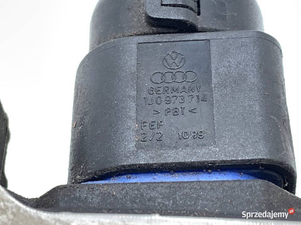 ZAMEK DRZWI LEWY TYŁ VW GOLF V Hatchback 0310