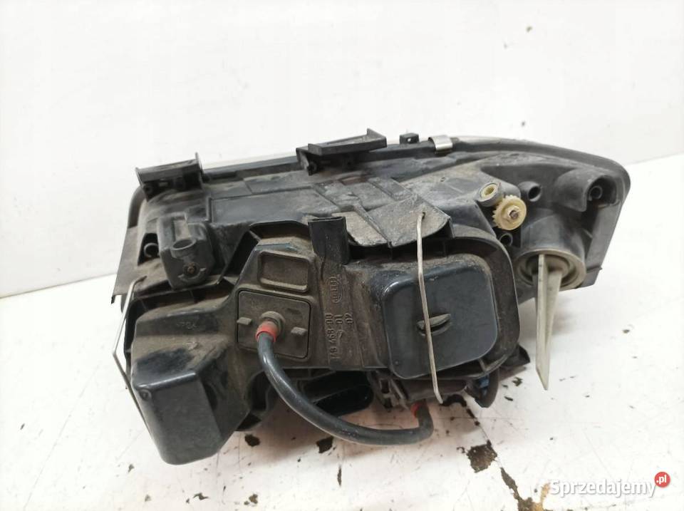 LAMPA PRZÓD PRAWA XENON EU Audi A6 II 19972004