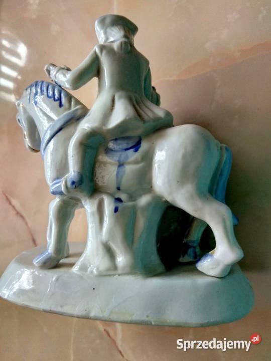 Porcelanowa figura Jeździec na koniu z damą Chojna