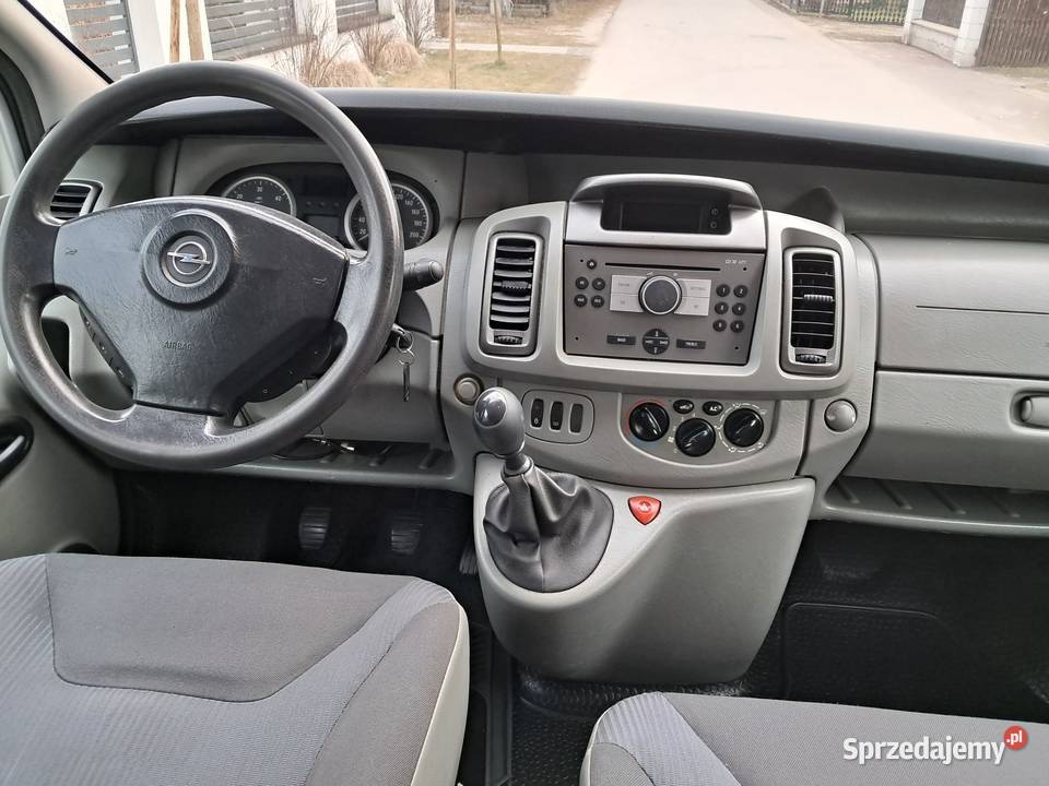 Opel vivaro 20 CDTi Klimatyzacja LONG 9osób stan Końskie