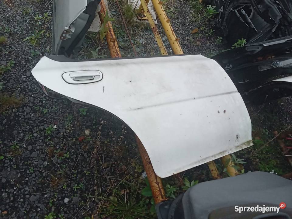 Subaru impreza 1993 1994 1998 drzwi prawe tył Byków