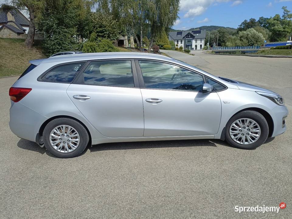 Kia Ceed 14 CRDI 90 2017 274600 welurowa tapicerka Laskowa