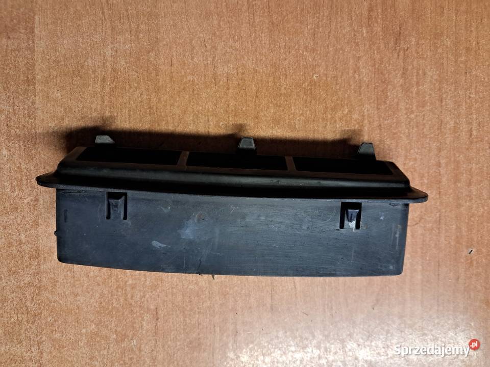 KRATKA WENTYLACYJNA TYLNA MERCEDES 107SL Rok produkcji 1984 śląskie