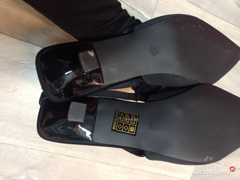 4243 Czarne niskie czółenka wieczorowe z odkrytą Czółenka