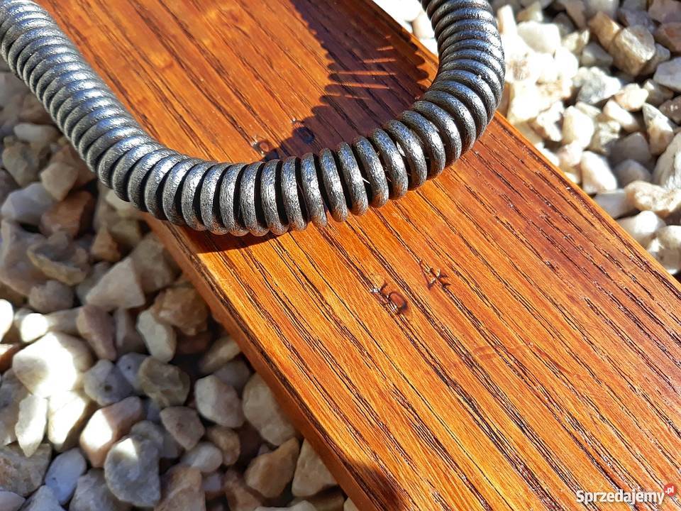 Stare drewniane narty skokowe