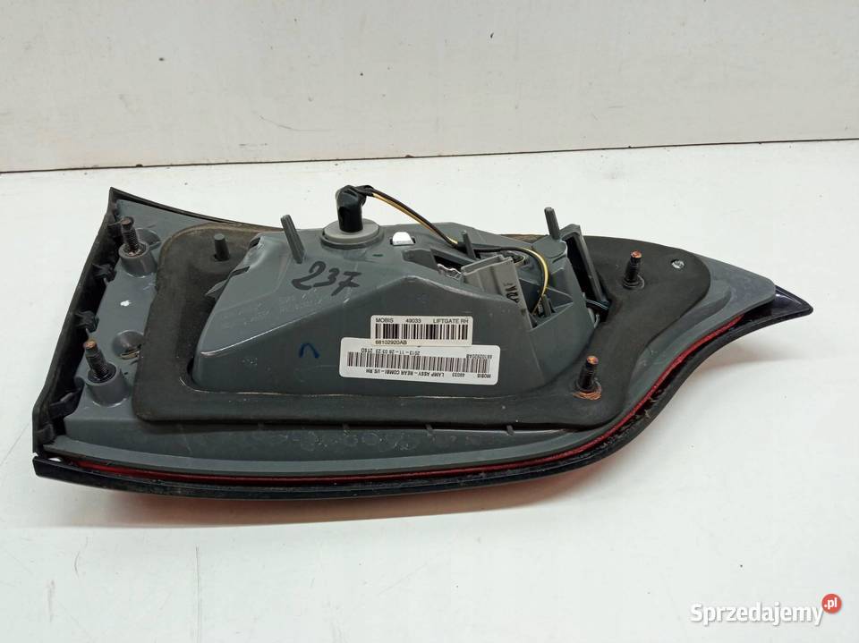 LAMPA TYŁ W KLAPĘ PRAWA 68102920AB Jeep Cherokee