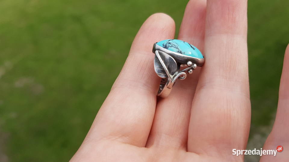 Stary srebrny pierścionek z turkusem