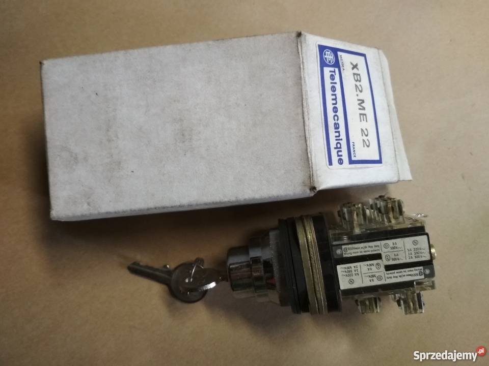 Przełącznik obrotowy z kluczykiem XB2ME 22 Szydłowiec