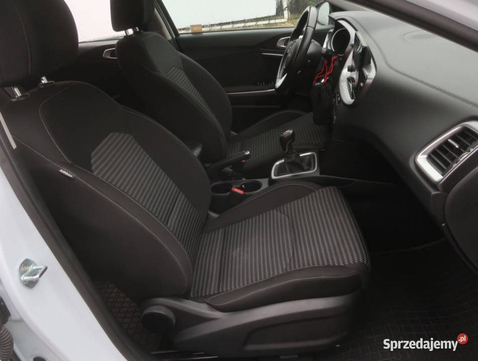 Kia Ceed 15 TGDI manualna Cee'd