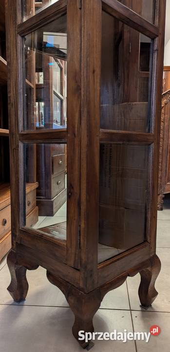 Wąska witrynaserwantka kolonialnaszer 465 sklep