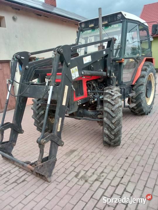 Ciągnik z ładowaczem Grzebowilk