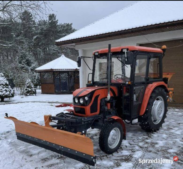 Akcja zima Ciągniki z pługami do odśnieżania