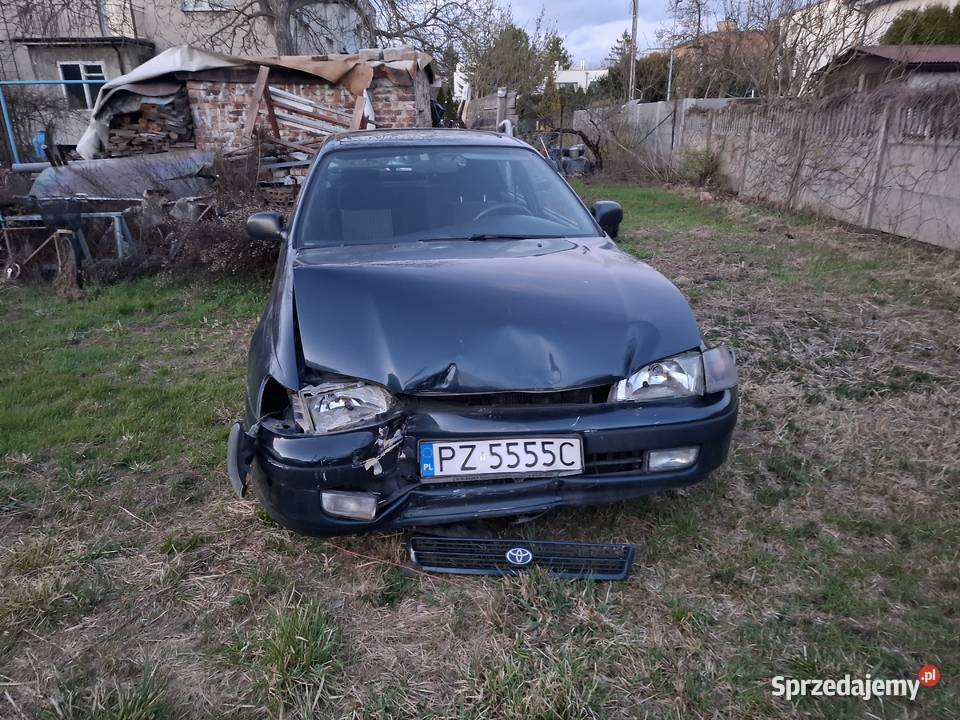 Toyota Carina uderzona z przodu Poznań