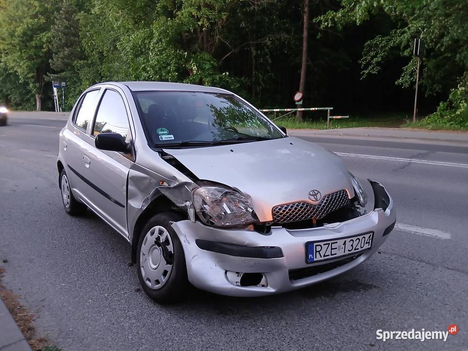 Toyota Yaris I 2003r 10 1E7 Uszkodzona uszkodzony sprzedam