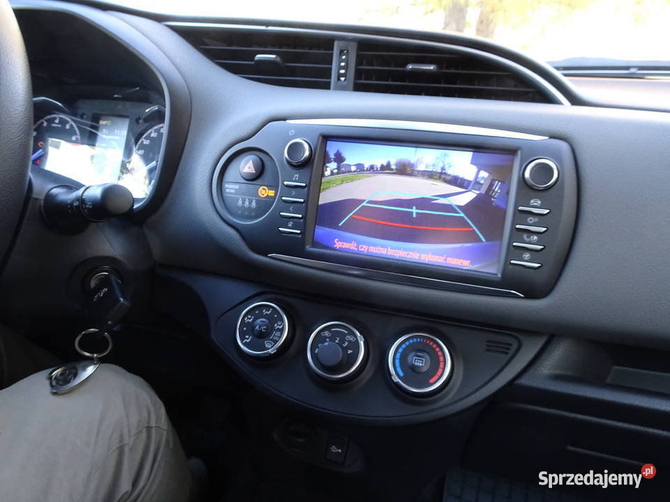 Toyota Yaris 1500 PremiumCity 2017 1496cm3 Poniatowa sprzedam