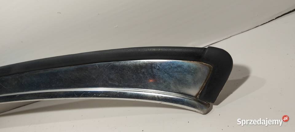 Listwa chrom slupka C lewa mercedes w123