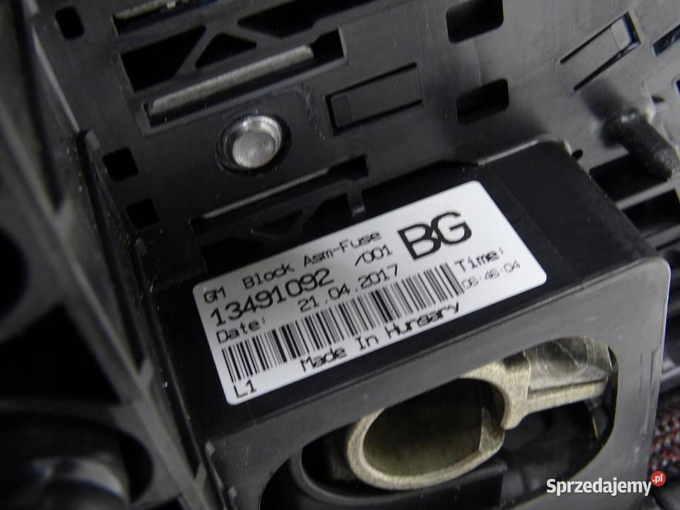 SKRZYNKA BEZPIECZNIKÓW 13491092 OPEL CORSA E 12 osobowe