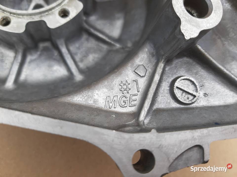 HONDA VFR 1200F DEKIEL POKRYWA SILNIKA Pokrywy i osłony silnika Bieleń