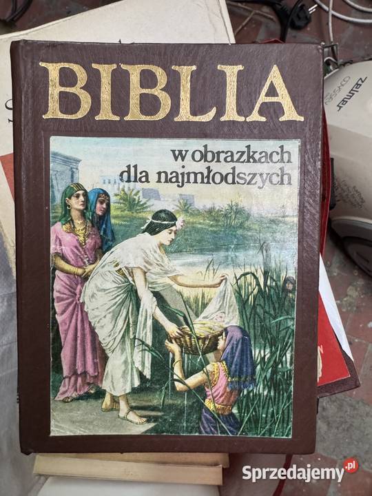 Biblioteczka skłądająca sięz ponad 150 tytułów Kielce