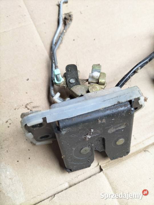 AGILA A ZAMEK WKŁADKA TYLNEJ KLAPY BAGAŻNIKA osobowe