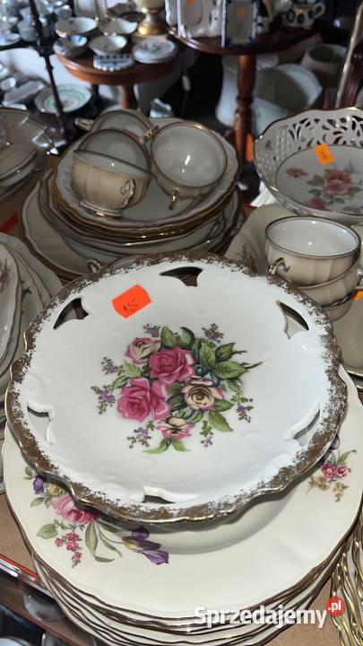 Patera na nodze z różami Piękna złocona pomorskie Gdańsk