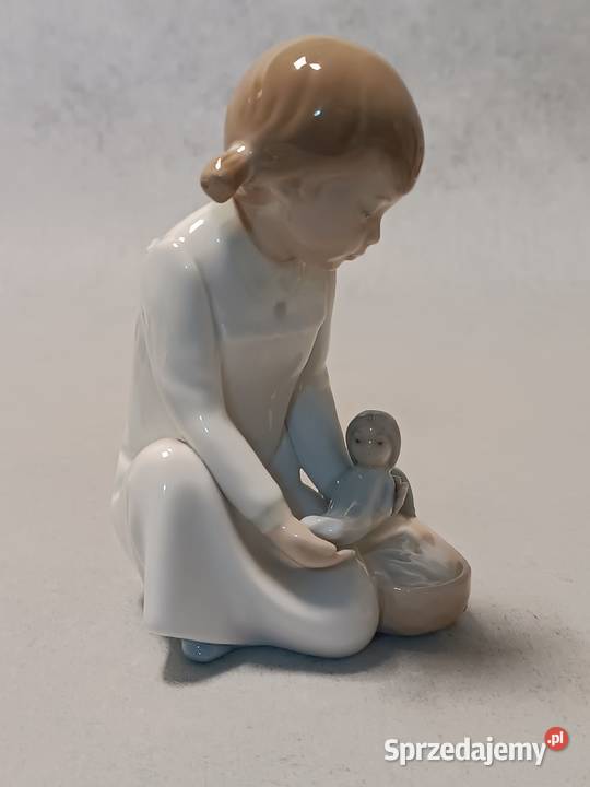 LLADRO seria Zaphir Dziewczynka z lalką Zakopane