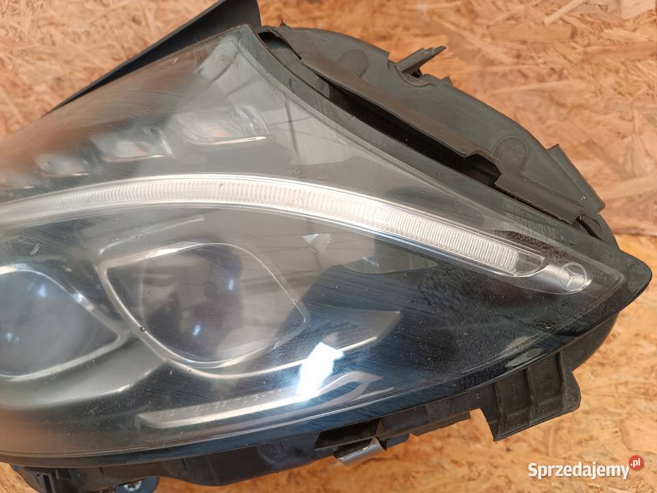 LAMPA PRAWY PRZÓD REFLEKTOR EU A2059068002 osobowe