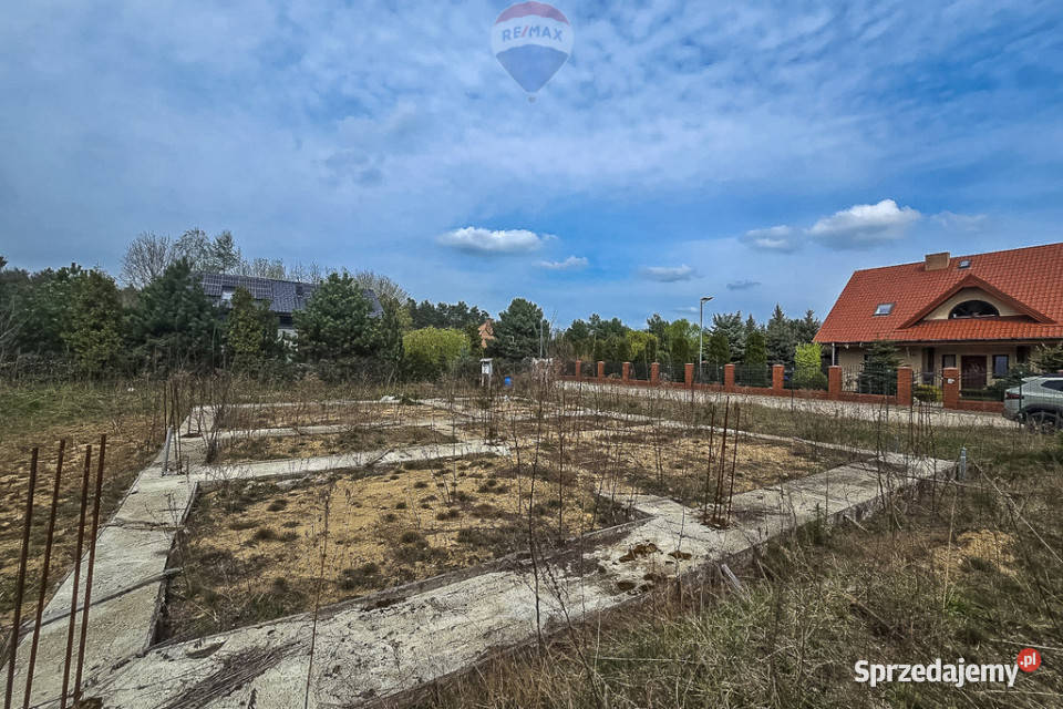 Leonów Działka z budową i mediami 1300 m