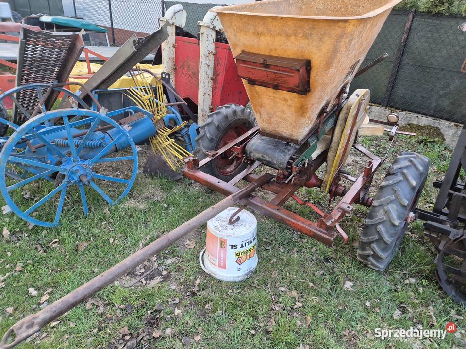 Rozsiewacz nawozu KOS Rozsiewacze nawozów Bucze