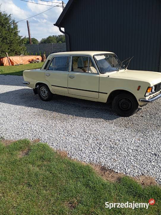 Fiat 125 czarne tablice Milicz