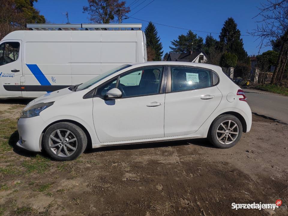 Peugeot 208 14 vti gaz elektryczne szyby sprzedam