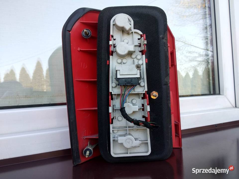 Audi A2 lampa tył tylna prawa wkład oprawka osobowe łódzkie Sieradz