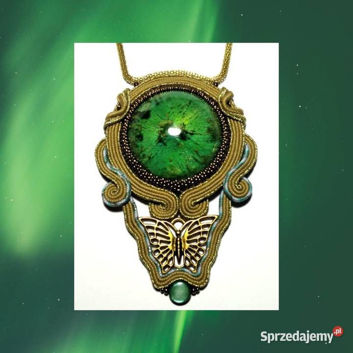 WISIOR Z DUŻĄ ŻYWICĄ I MOTYLEM SUTASZ Warszawa