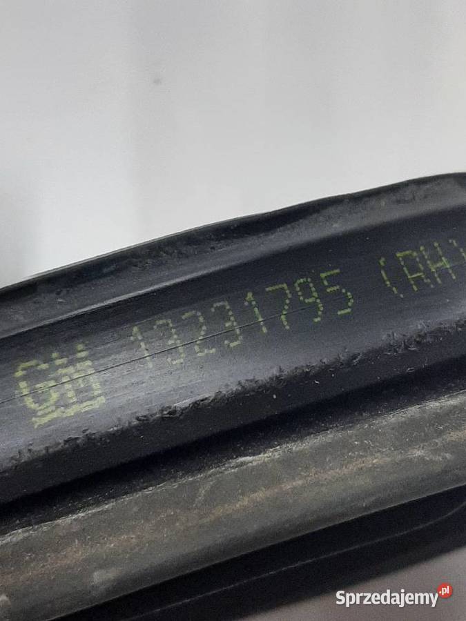 Opel Astra H GTC prawa uszczelka drzwi na słupku łódzkie Ksawerów